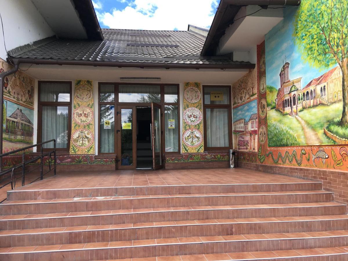 Hotel Horezu Kültér fotó