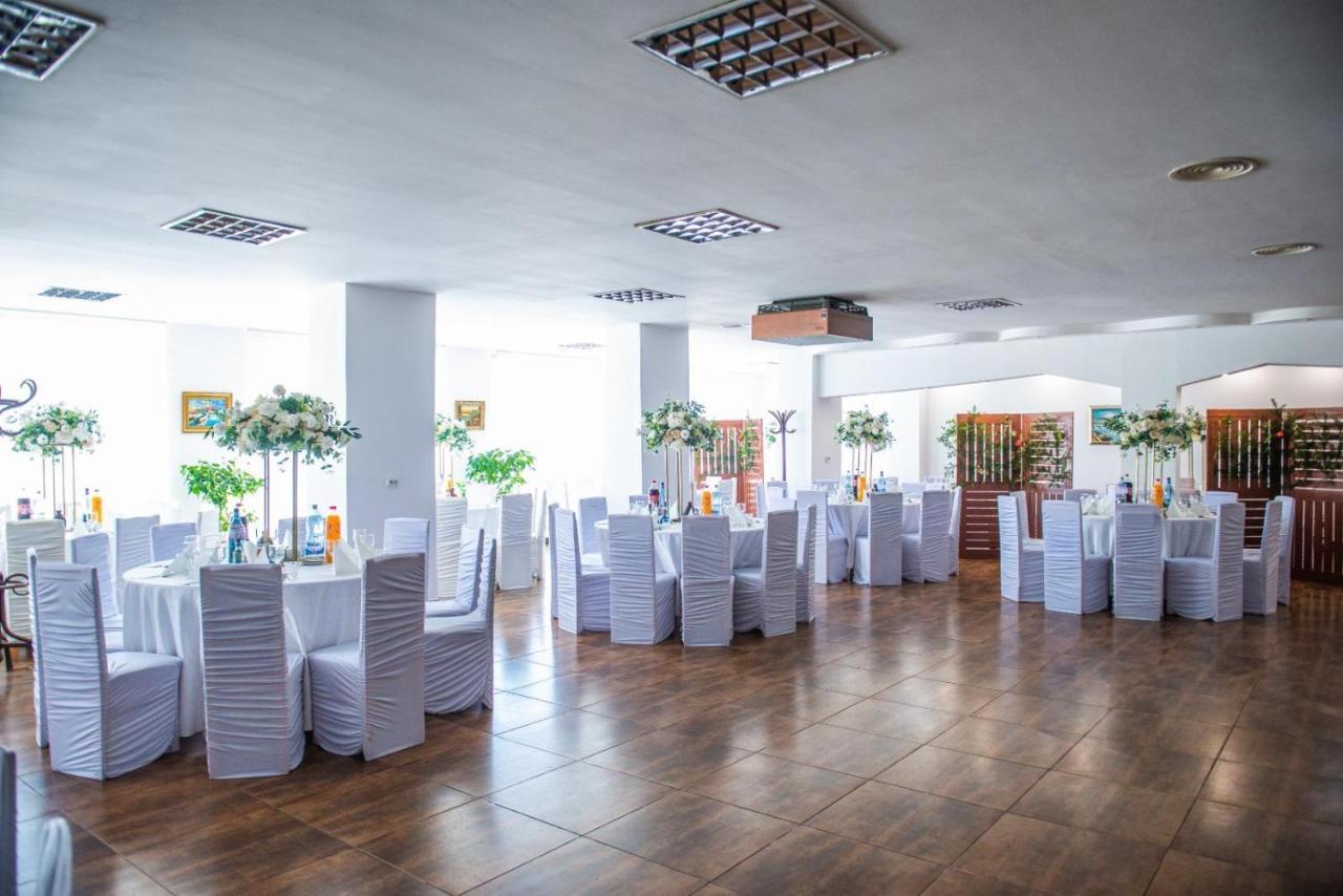 Hotel Horezu Kültér fotó