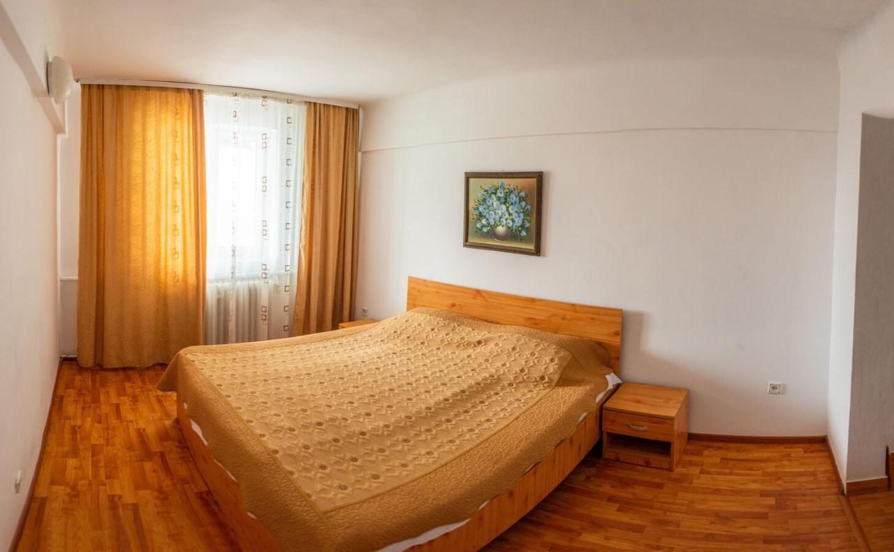 Hotel Horezu Kültér fotó