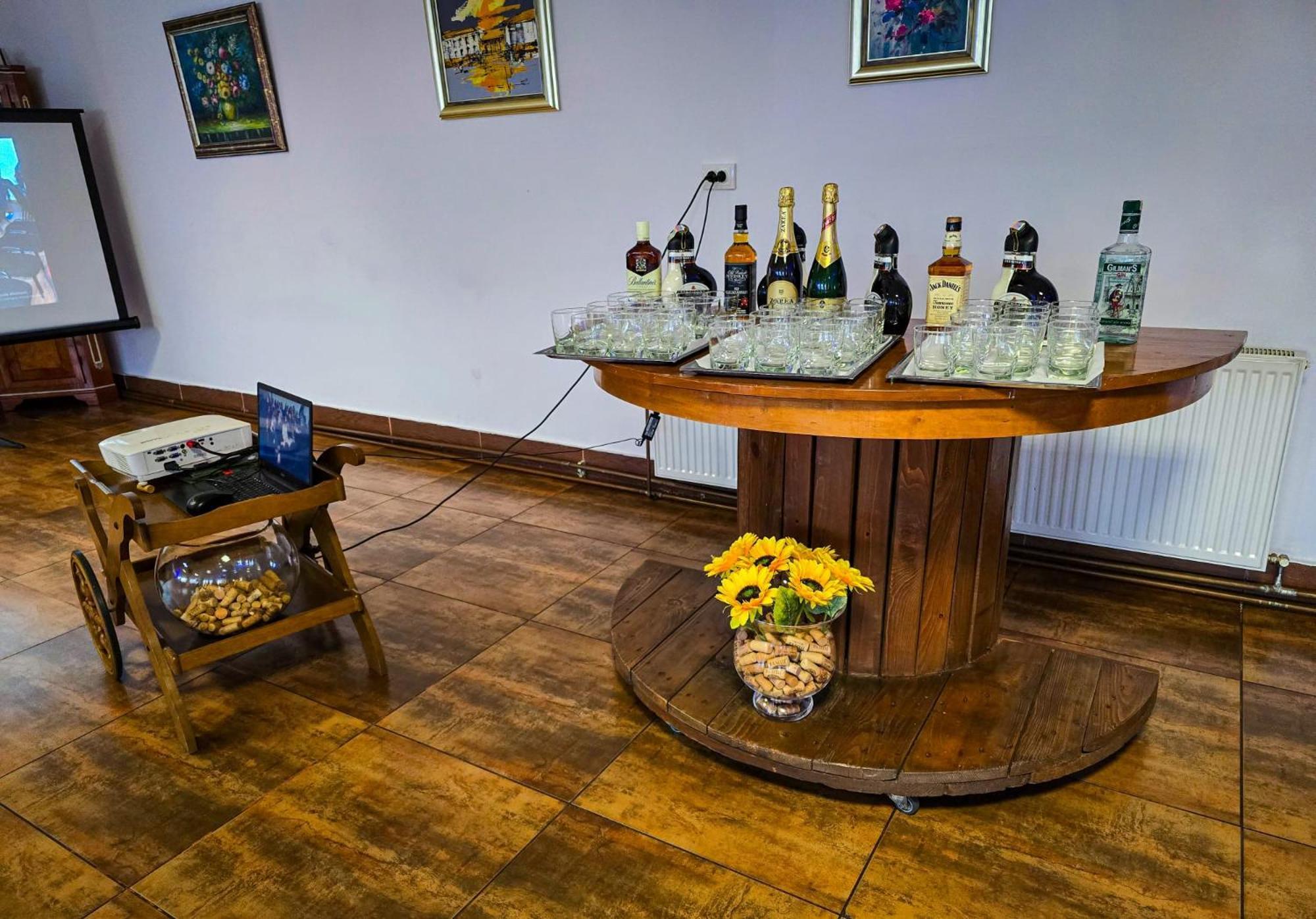 Hotel Horezu Kültér fotó