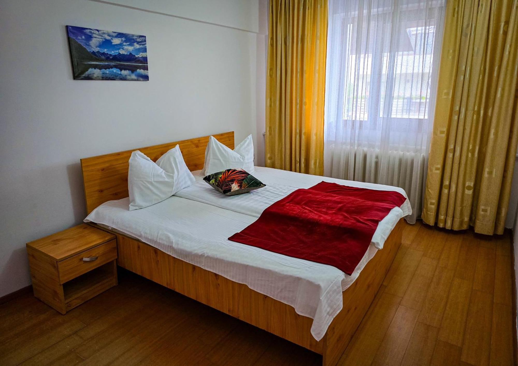 Hotel Horezu Kültér fotó